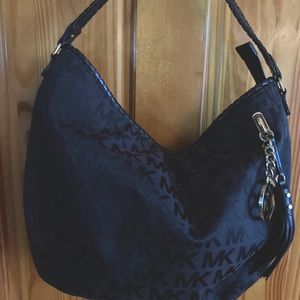 Michael kors signature shoulder bag